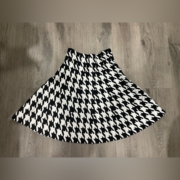 classic concepts Dresses & Skirts - Classic Concepts black and white flare skirt